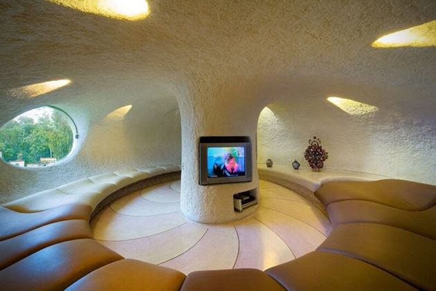Seashell House tv lounge