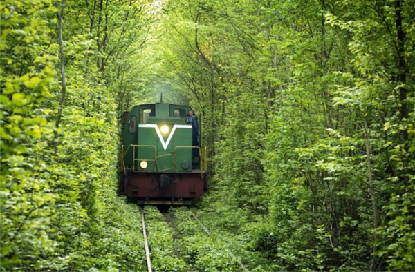 railway tunnel of love