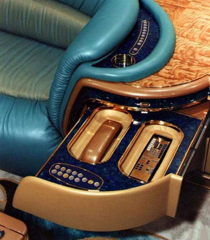 Boeing 747-430 hand rest