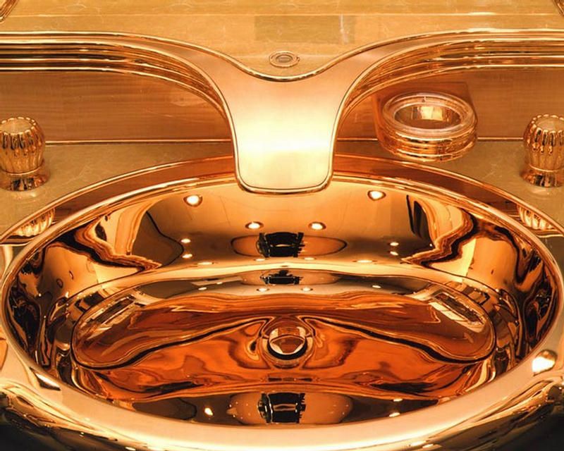 Boeing 747-430 gold wash basin