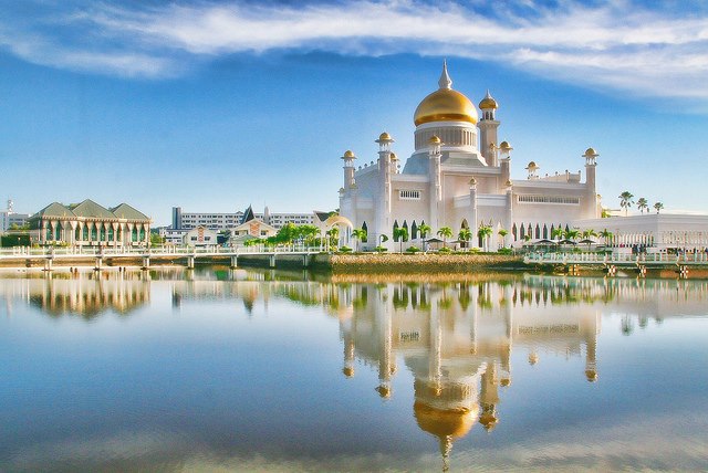 Sultan Omar Ali Saifuddin Mosque - Brunei