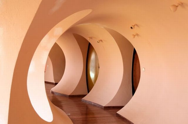 Bubble house corridor