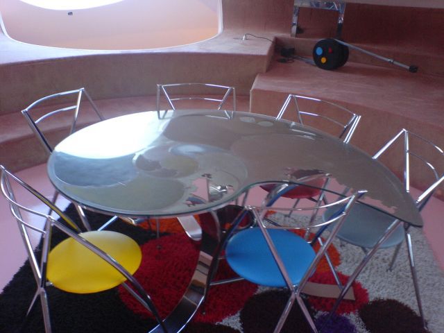Palais Bulles dining room