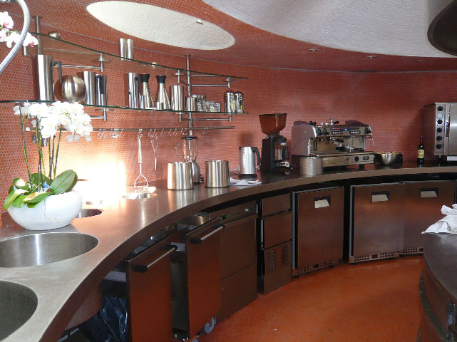 Palais Bulles kitchen