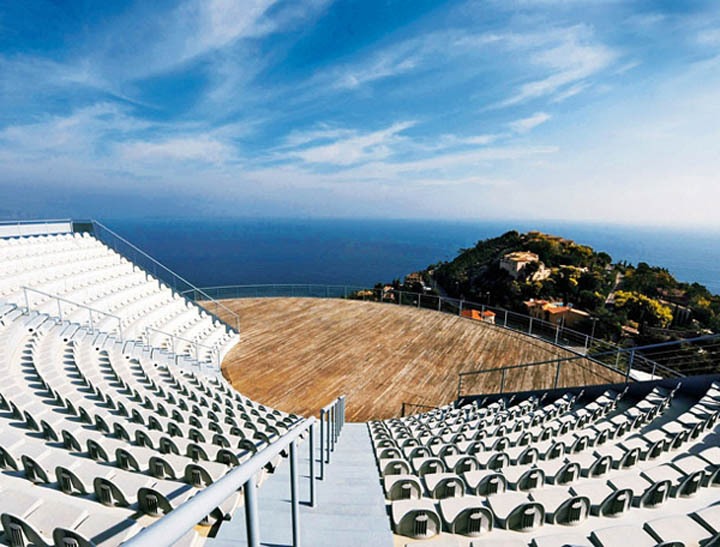 bubble house amphitheater