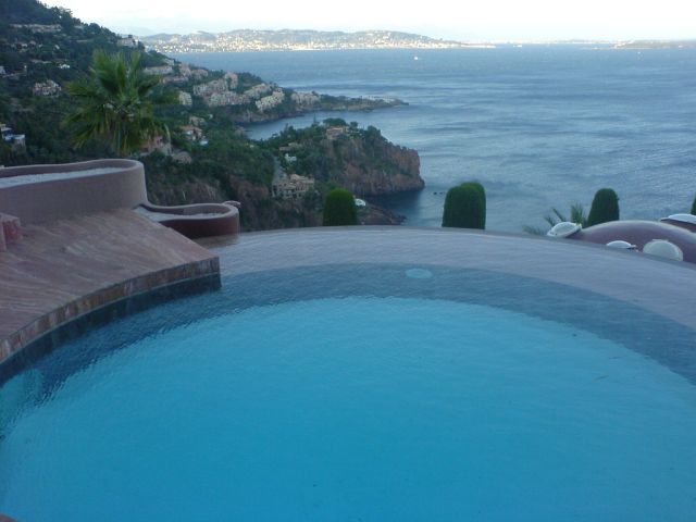 swimming pool Bubble house