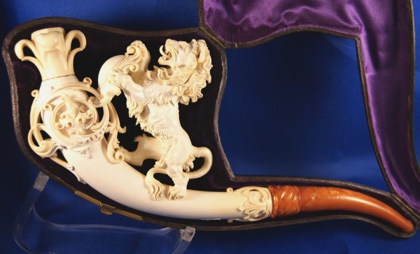 lion tobacco pipe