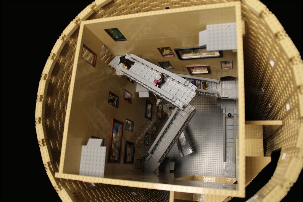 grand staircase LEGO Hogwarts Castle