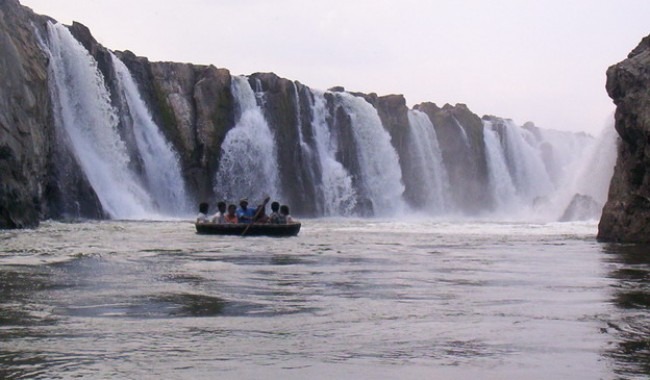 Hogenakkal Falls beautiful waterfalls