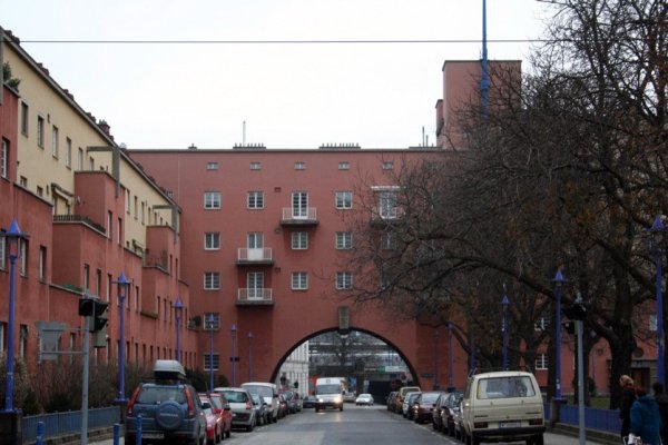 longest building Karl Marx Hof