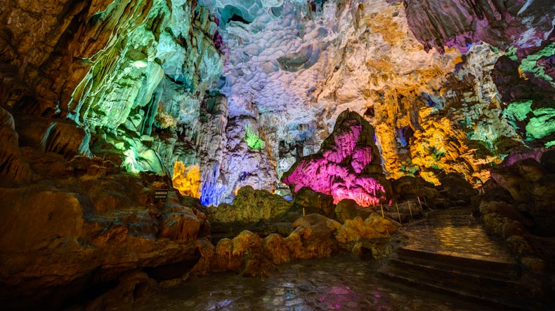 Dau Go Cave Halong Bay stalactite