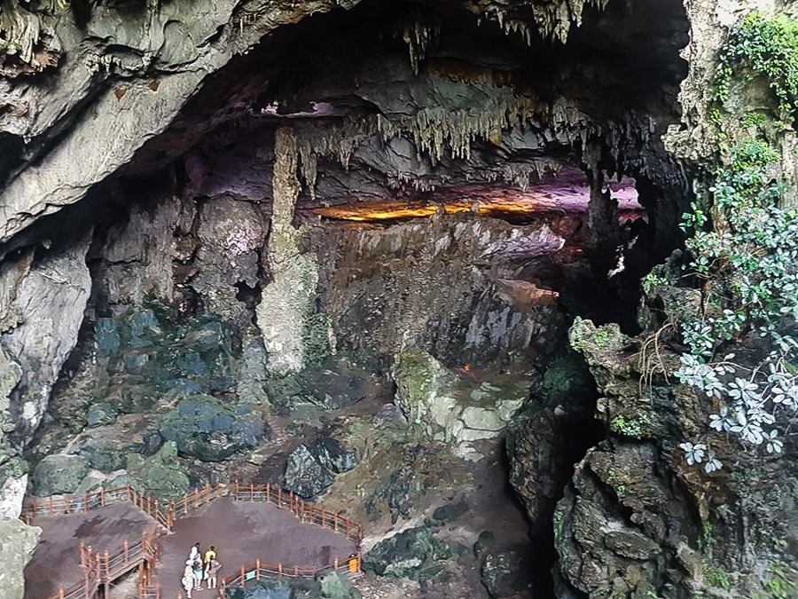 Dau Go Cave Halong Bay