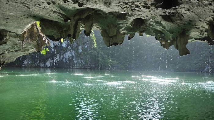 Luon cave tunnel cave halong bay