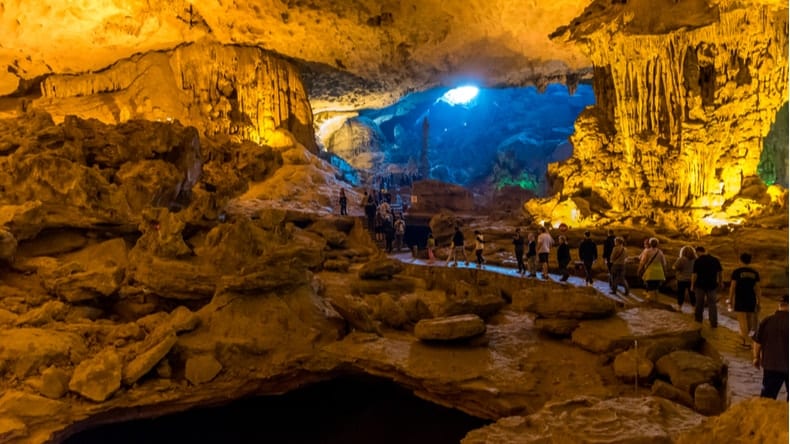 amazamazing cave halong baying cave halong bay