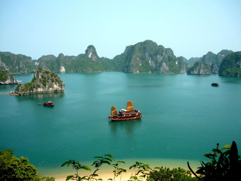 halong bay beach