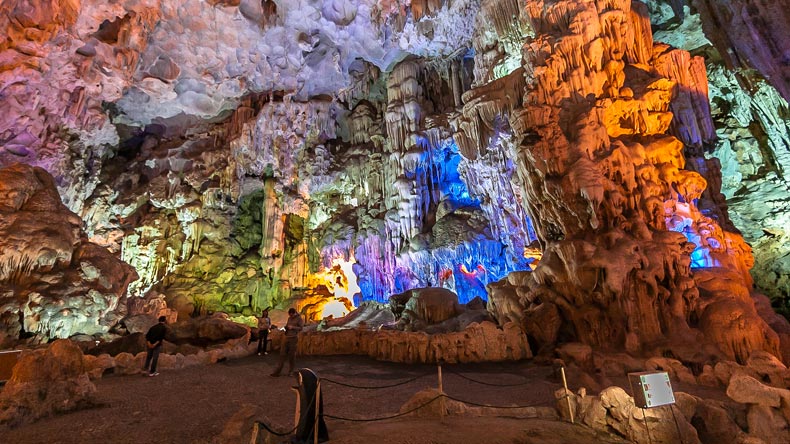 sung sot amazing cave halong bay