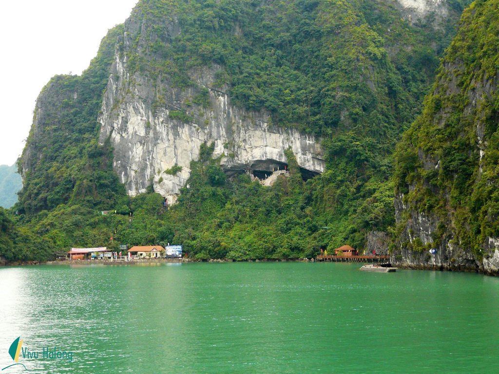 sung sot cave island halong bay