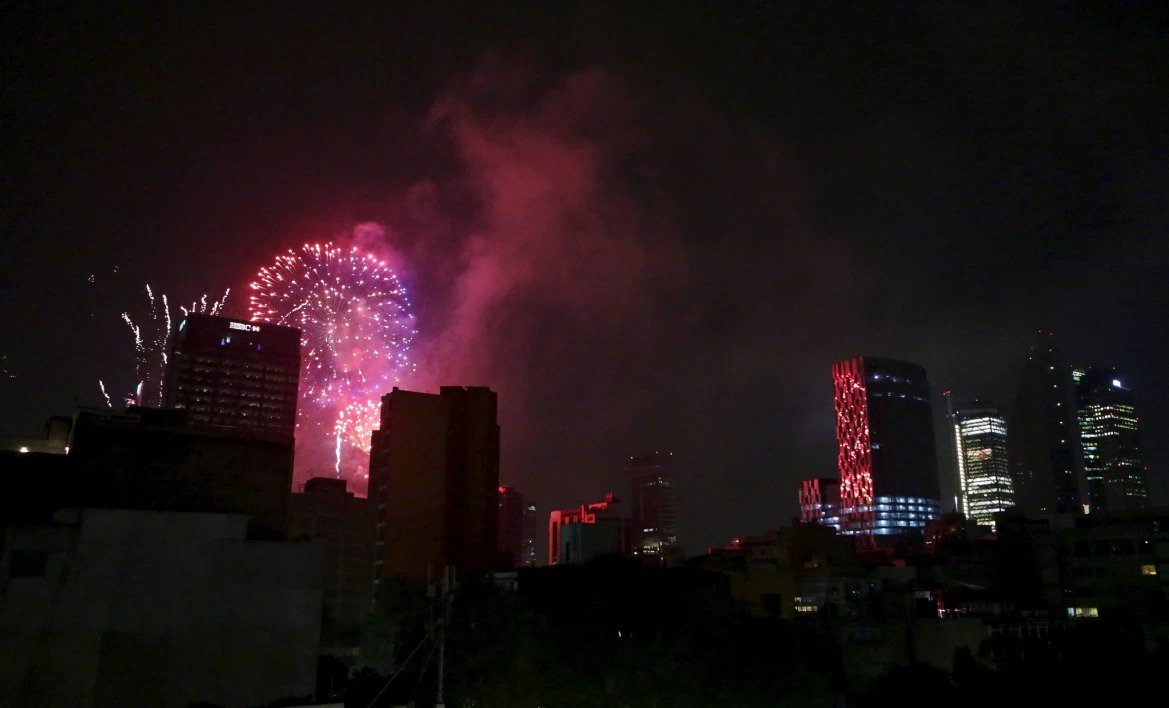 Mexico city New year eve fireworks 2021